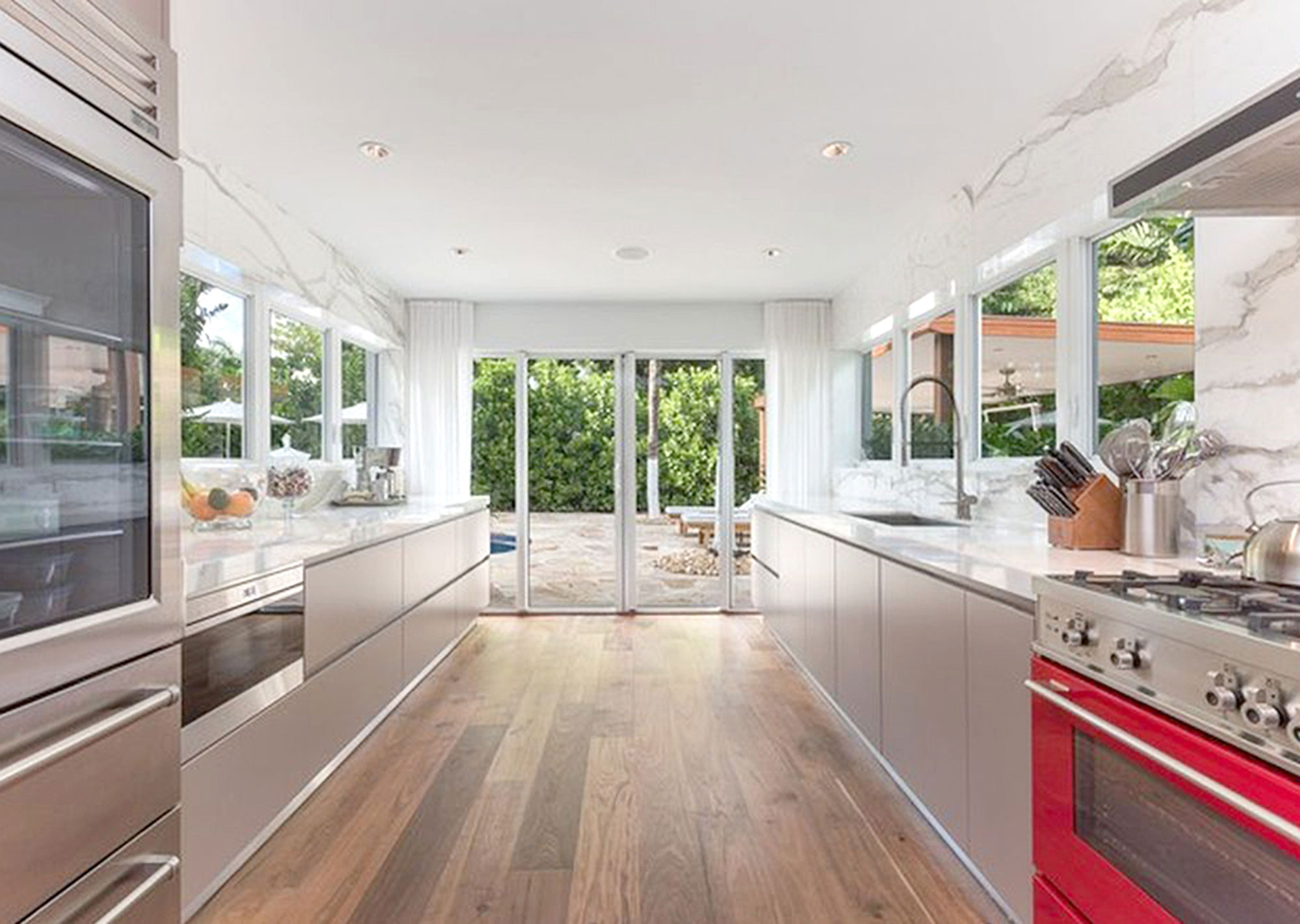 modern sleek kitchen cabinetry